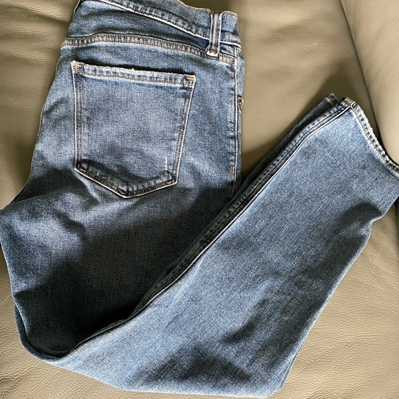 Old  Navy mid rise boyfriend jeans. Size 6 - Picture 5 of 8